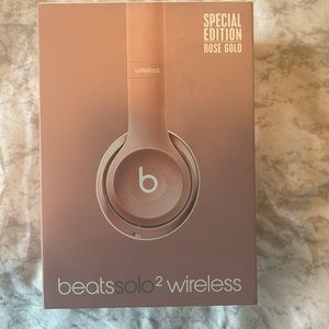 Beats by Dre solo headphones wireless rose gold